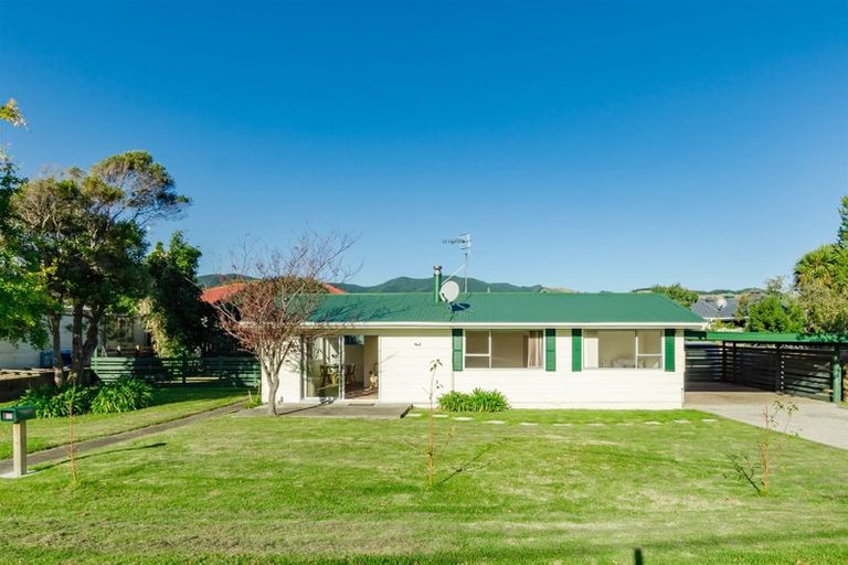 Photo of property in 12 Goldsborough Avenue, Raumati Beach, Paraparaumu, 5032
