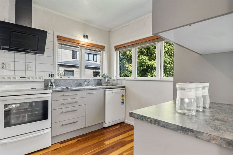 Photo of property in 3/13 Otakau Road, Milford, Auckland, 0620