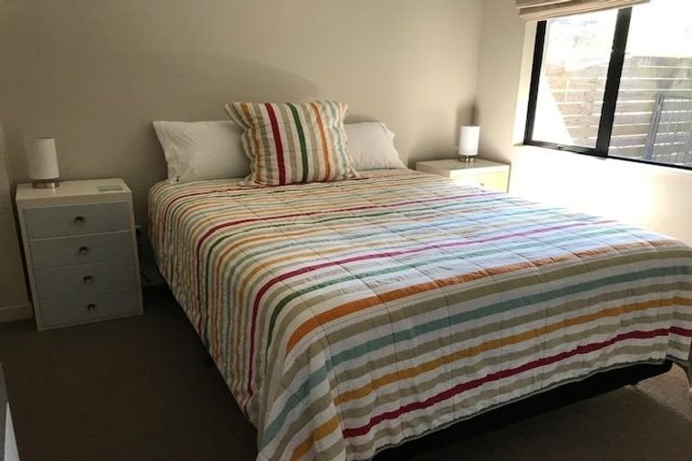 Photo of property in 87 Knights Road, Rothesay Bay, Auckland, 0630