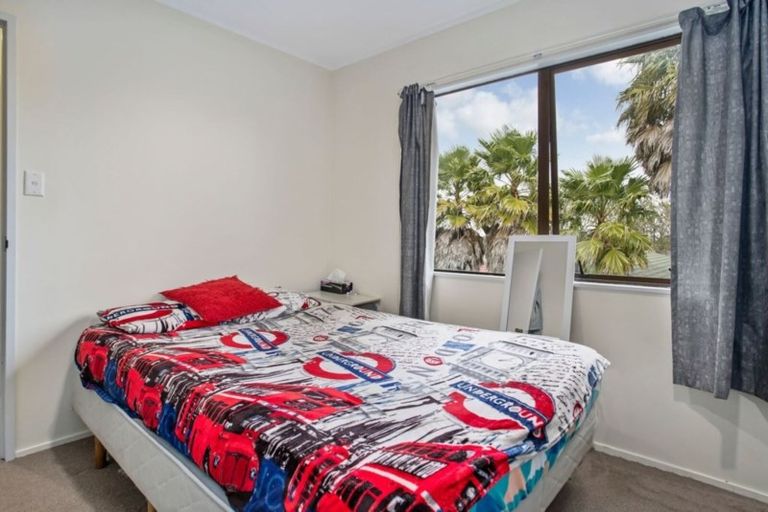 Photo of property in 2/12 Skelton Avenue, Randwick Park, Auckland, 2105