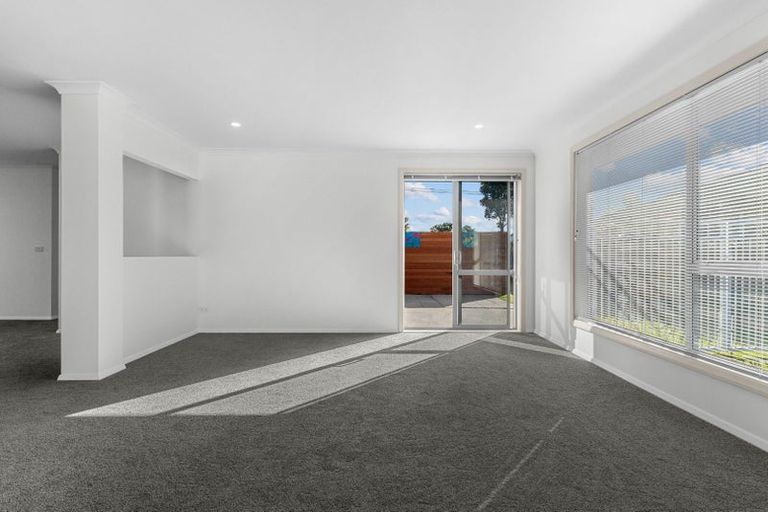 Photo of property in 82 Barbados Way, One Tree Point, 0118