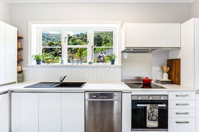 Photo of property in 16 Tyndall Street, Waiwhetu, Lower Hutt, 5010