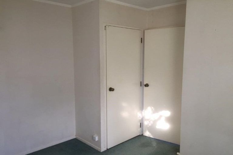 Photo of property in 16 Gala Place, Henderson, Auckland, 0612