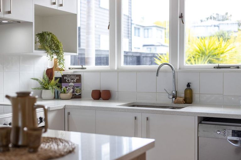 Photo of property in 1/45 Seine Road, Forrest Hill, Auckland, 0620