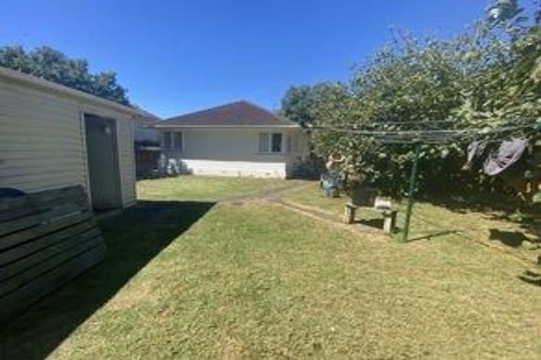 Photo of property in 51 Beach Road, Te Atatu Peninsula, Auckland, 0610