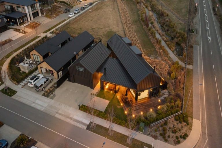 Photo of property in 2 Brodie Avenue, Arrowtown, 9302