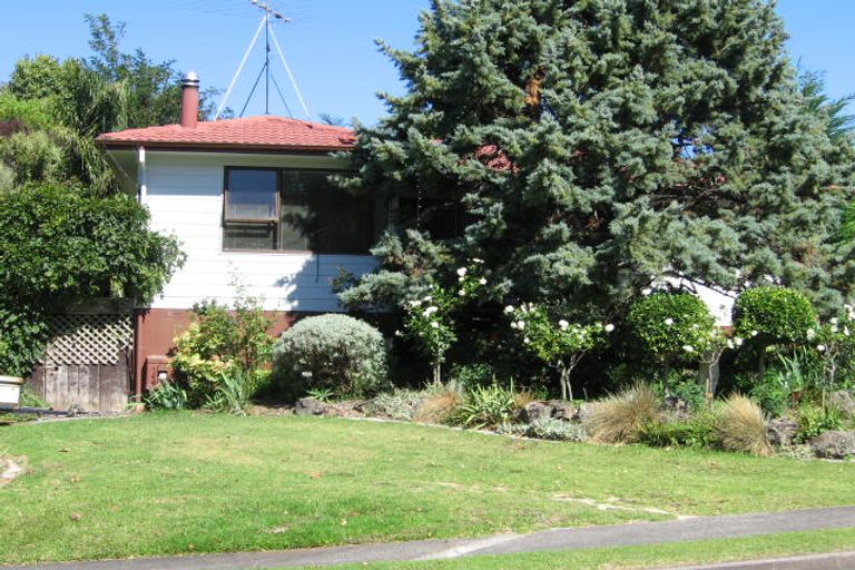 Photo of property in 24 Topliss Drive, Northcross, Auckland, 0632