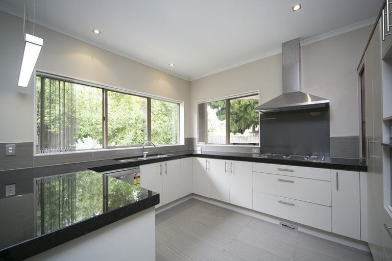 Photo of property in 16d Lincoln Road, Henderson, Auckland, 0610