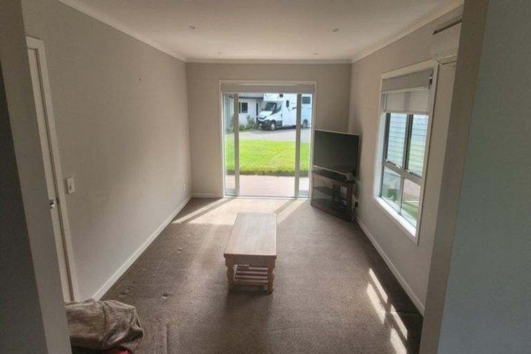 Photo of property in 35 Motukaraka Point, Pauatahanui, Porirua, 5381