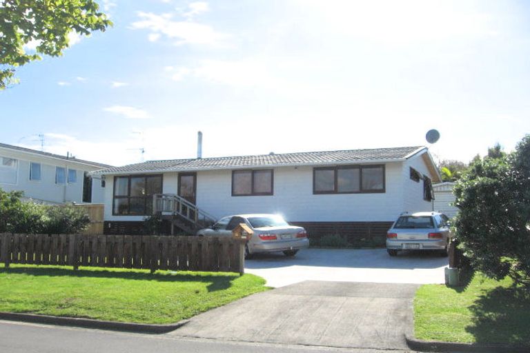 Photo of property in 4 Micawber Place, Mellons Bay, Auckland, 2014