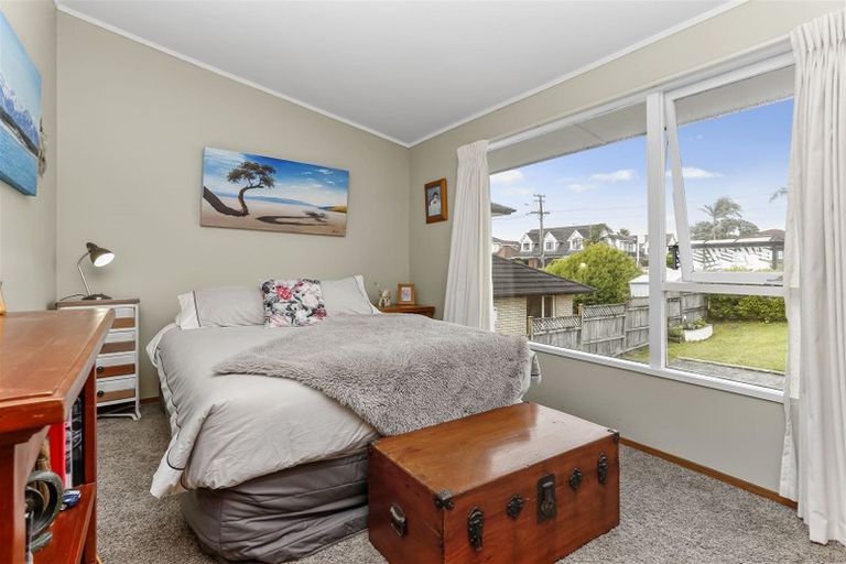 Photo of property in 1/51 East Coast Road, Milford, Auckland, 0620