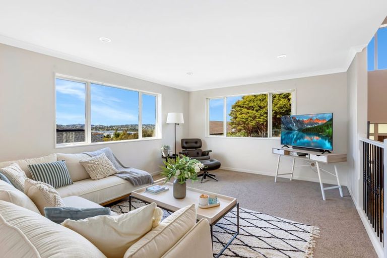 Photo of property in 9 Taraire Place, Orewa, 0931