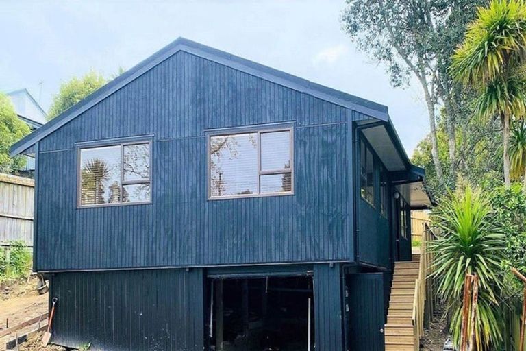 Photo of property in 2/6 Cresta Avenue, Beach Haven, Auckland, 0626