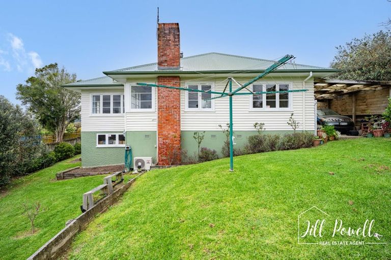 Photo of property in 13 View Street, Maungaturoto, 0520