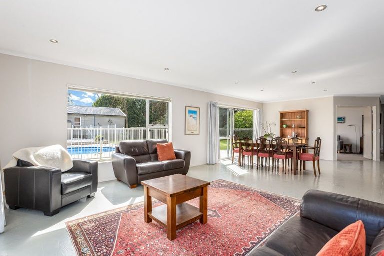 Photo of property in 41-43 Greenaway Road, Waikanae, 5036