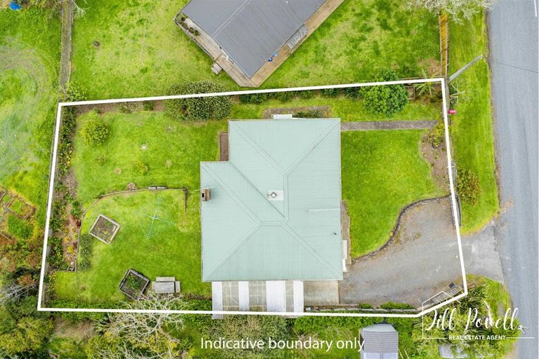 Photo of property in 13 View Street, Maungaturoto, 0520