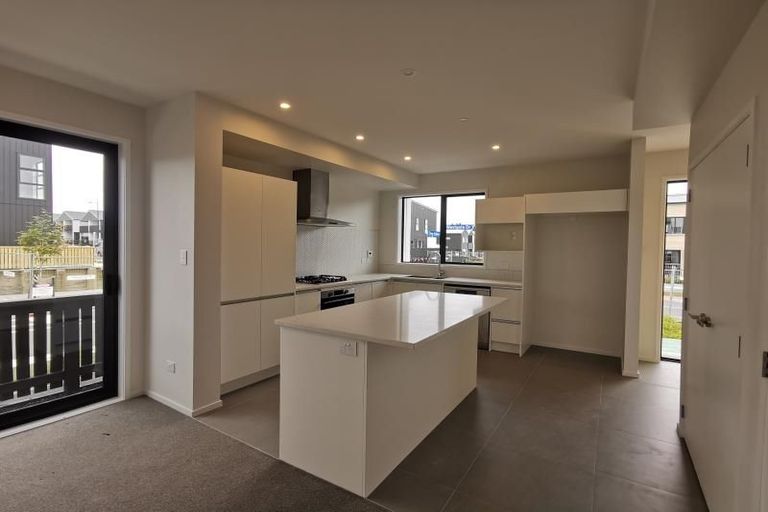 Photo of property in 72 Manarini Road, Westgate, Auckland, 0614
