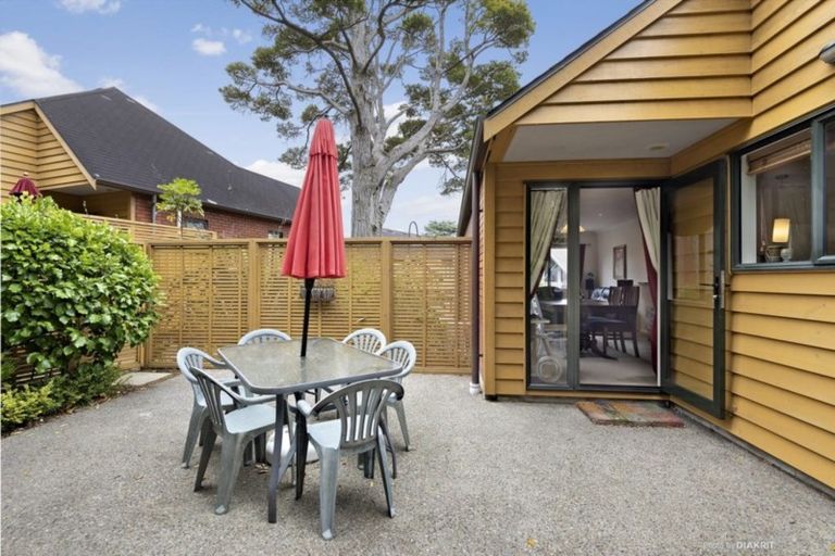 Photo of property in 30 Futuna Close, Karori, Wellington, 6012