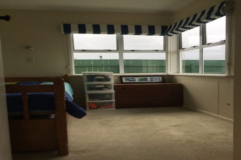 Photo of property in 28 Drake Street, Waikawa Beach, Levin, 5573