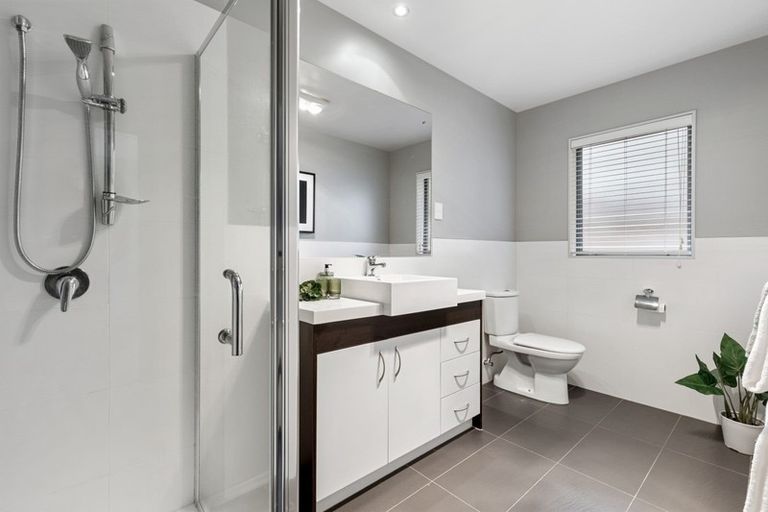 Photo of property in 46 Newbury Place, Schnapper Rock, Auckland, 0632