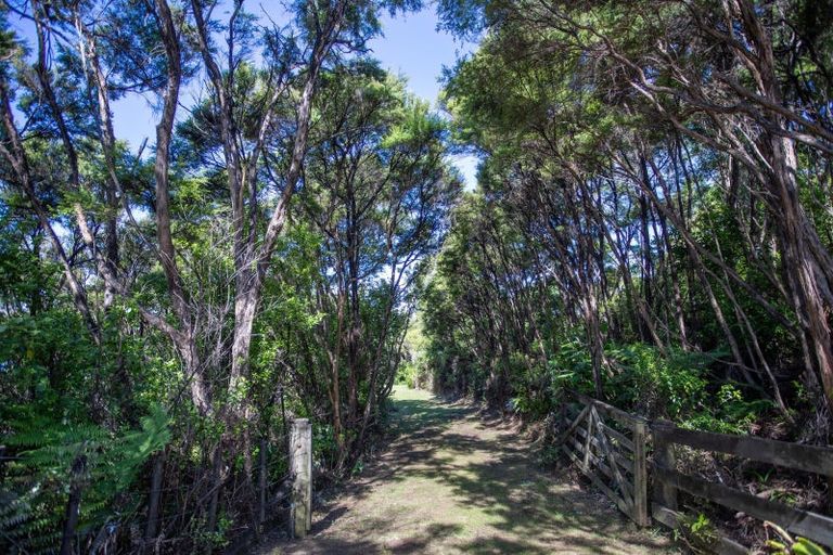 Photo of property in 537 Manawaora Road, Parekura Bay, Russell, 0184