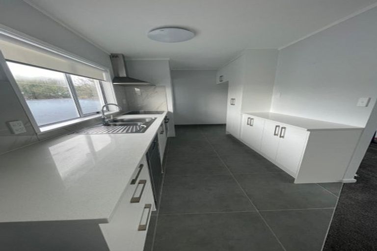 Photo of property in 1/40 Vodanovich Road, Te Atatu South, Auckland, 0610