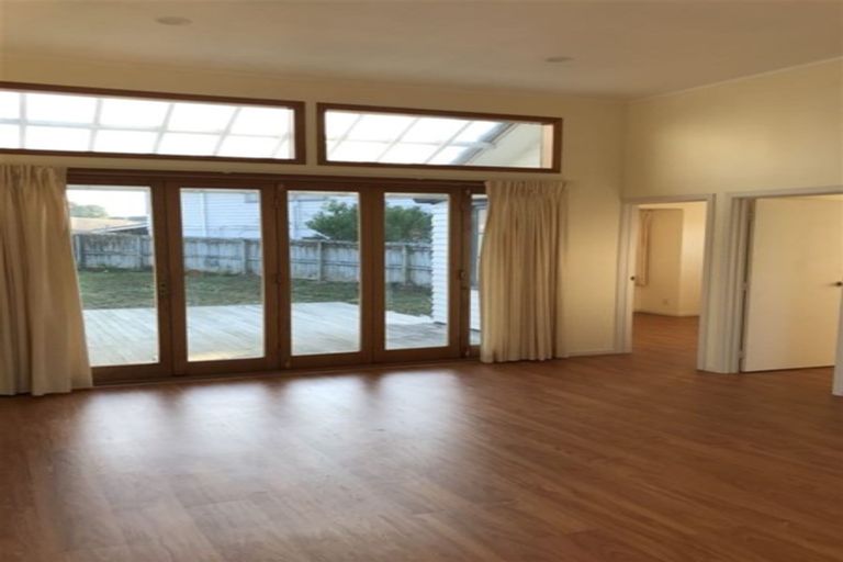 Photo of property in 11 Ramwall Place, Weymouth, Auckland, 2103