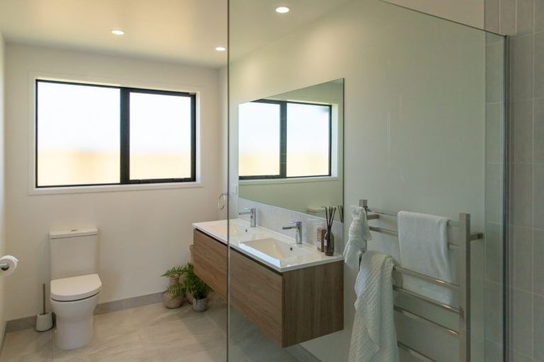 Photo of property in 10 Beveridge Road, One Tree Point, 0118