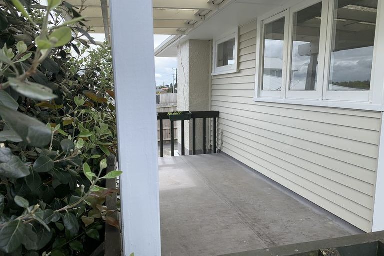 Photo of property in 18 Sabulite Road, Kelston, Auckland, 0602