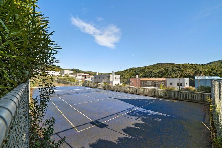 Photo of property in 18 Saddleback Grove, Karori, Wellington, 6012