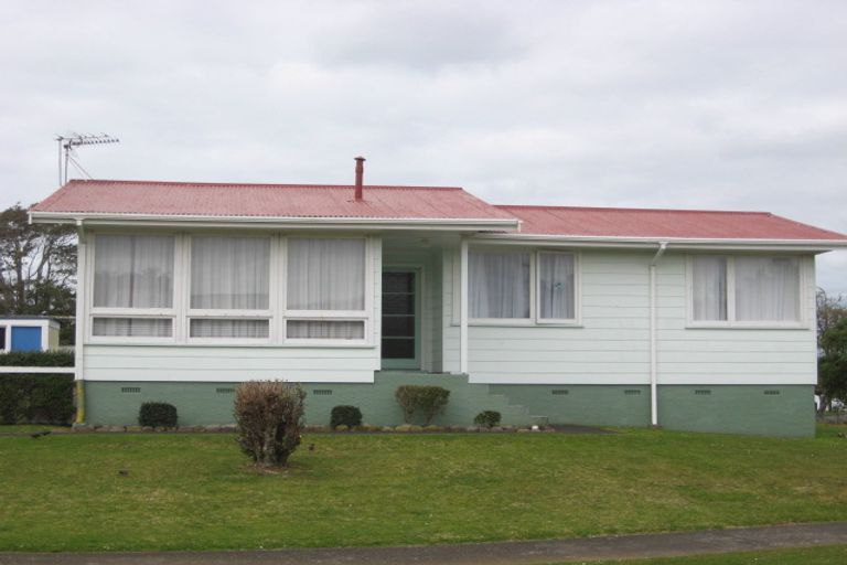 Photo of property in 25 Trelawney Crescent, Westown, New Plymouth, 4310