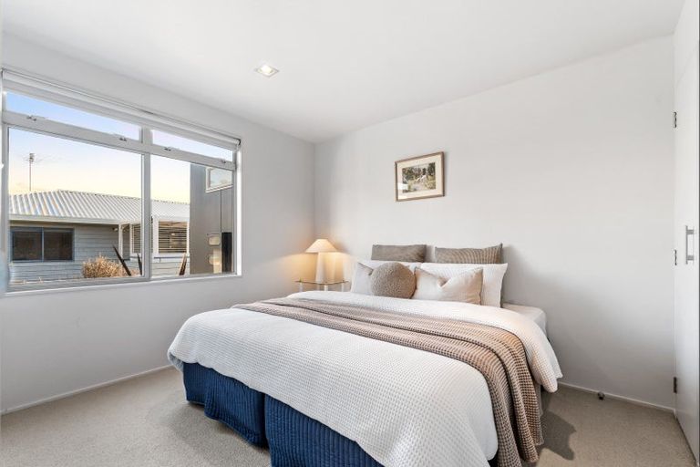 Photo of property in 16 North West Anchorage, Omaha, 0986