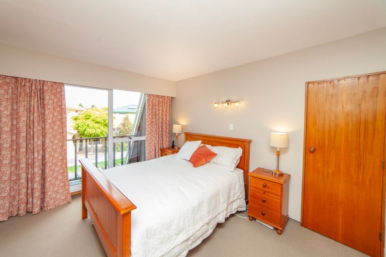 Photo of property in 10 Stormont Place, Avonhead, Christchurch, 8042