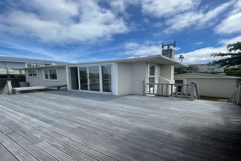 Photo of property in 12 Fitzpatrick Street, Newlands, Wellington, 6037