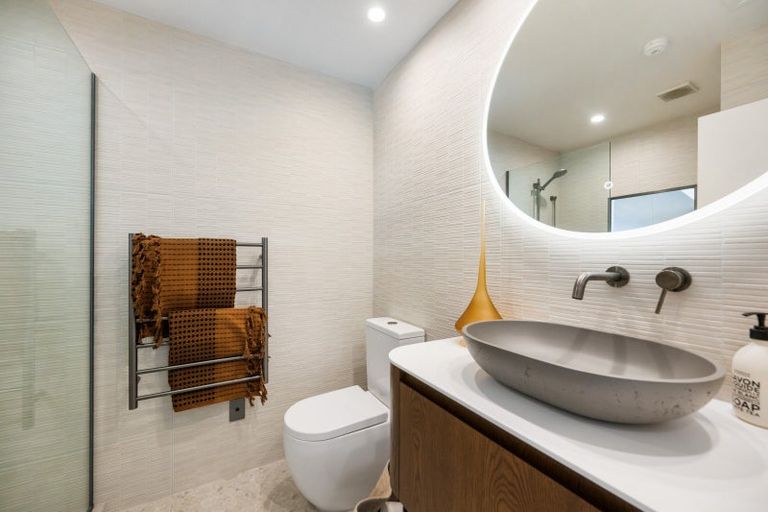 Photo of property in 8b Minaret Ridge, Wanaka, 9305