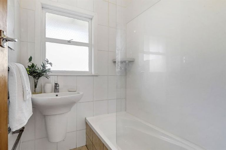 Photo of property in 3/13 Otakau Road, Milford, Auckland, 0620