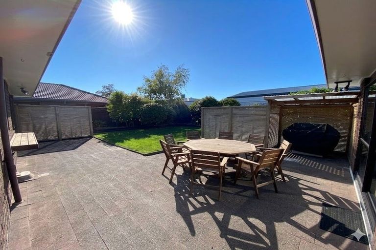 Photo of property in 7 Kadina Place, Botany Downs, Auckland, 2010