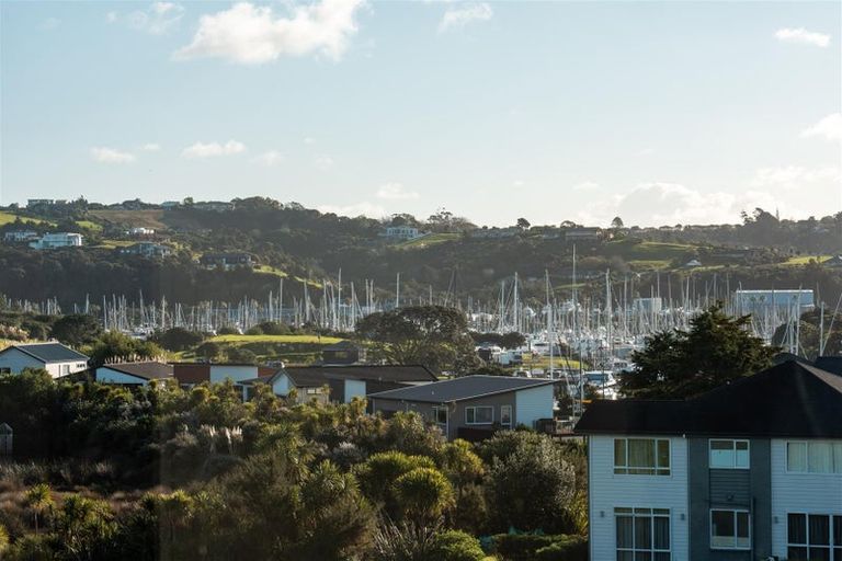 Photo of property in 25 Whakairo Crescent, Gulf Harbour, Whangaparaoa, 0930