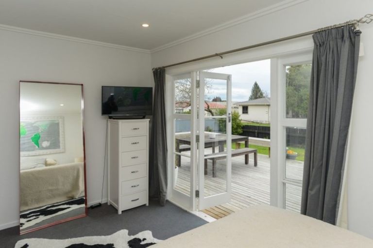Photo of property in 12 O'connell Place, Havelock North, 4130
