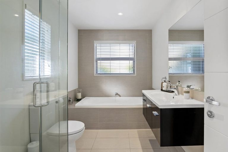 Photo of property in 241 Mount Pleasant Road, Mount Pleasant, Christchurch, 8081