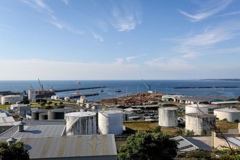 Photo of property in 31/1 Findlay Street, Moturoa, New Plymouth, 4310