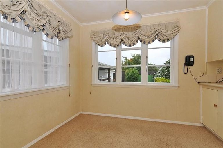 Photo of property in 16 Charles Street, Clouston Park, Upper Hutt, 5018