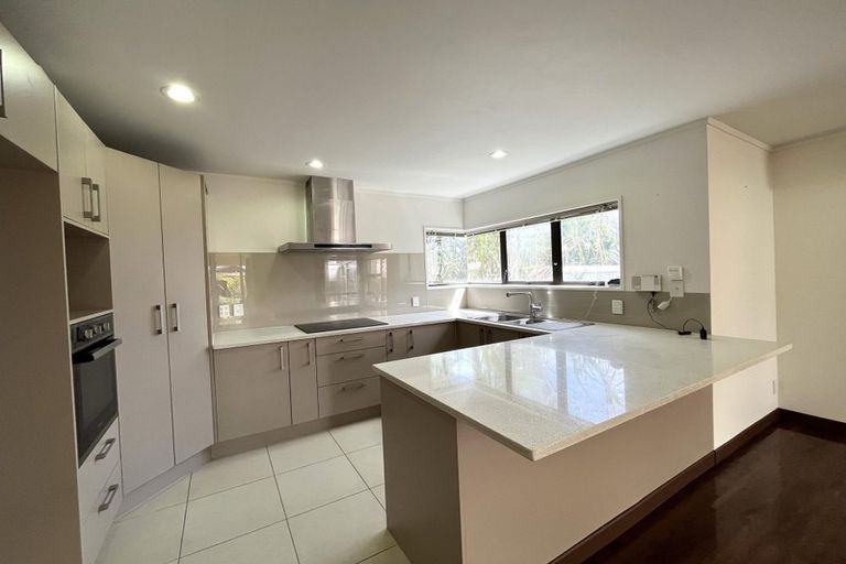 Photo of property in 2/7 Eske Place, Highland Park, Auckland, 2010