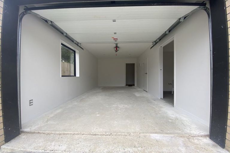Photo of property in 2/20 Peach Road, Glenfield, Auckland, 0629
