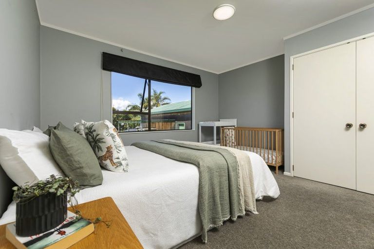 Photo of property in 11 Windfall Grove, Greenhithe, Auckland, 0632