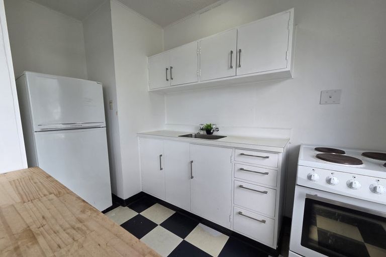 Photo of property in Churchill Flats, 213 The Terrace, Wellington Central, Wellington, 6011