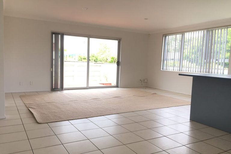 Photo of property in 2 Frank Evans Place, Henderson, Auckland, 0610
