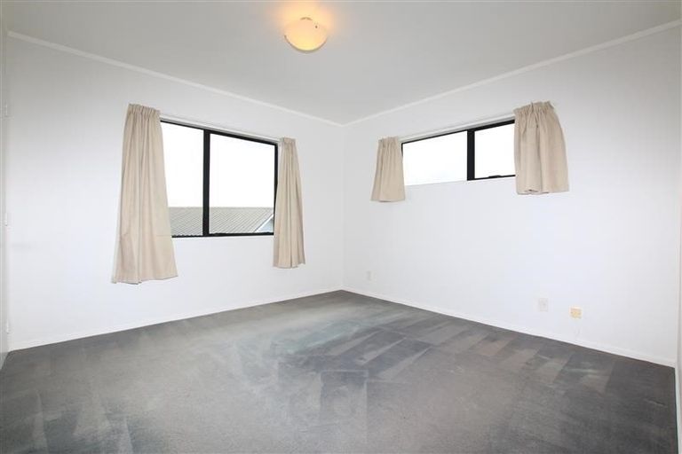 Photo of property in 2/23 Heathglen Place, Bayview, Auckland, 0629