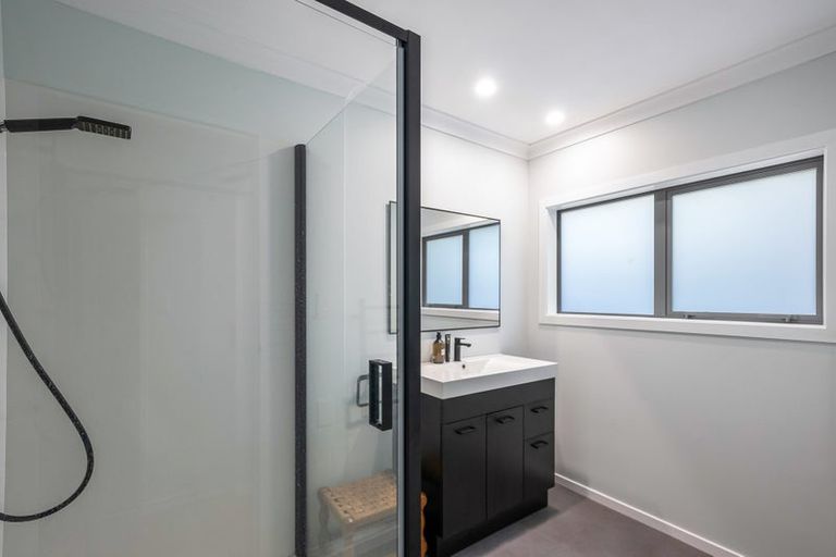 Photo of property in 64 Kotare Street, Waikanae, 5036