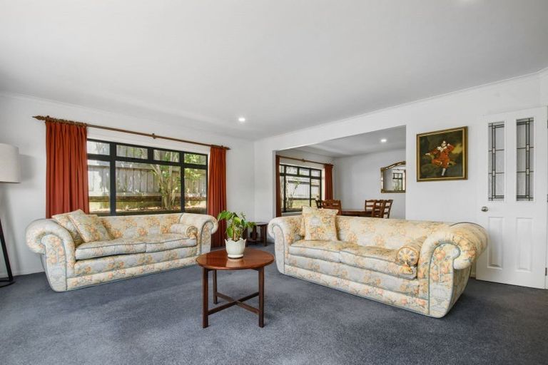 Photo of property in 11 Rosetti Rise, West Harbour, Auckland, 0618